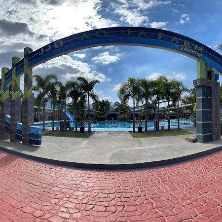 Jjb Aquafarm Resort By Cocotel Castillejos Exterior photo